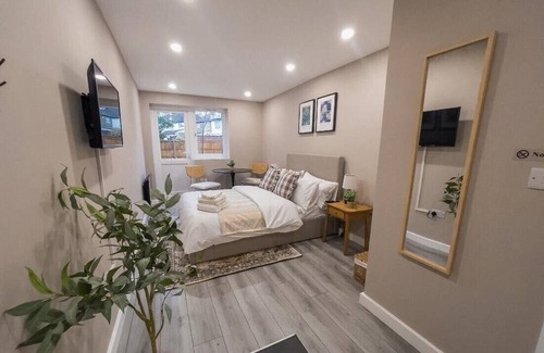 Roxeth Apartment | Private double bedroom with bathroom and amenities