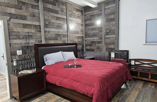 Pine Grove House | Wine lovers retreat!