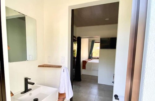 Uvita Cabin | Modern Jungle Cabana#1 - 2 Bedroom Queen bed & private bathroom, close to beach