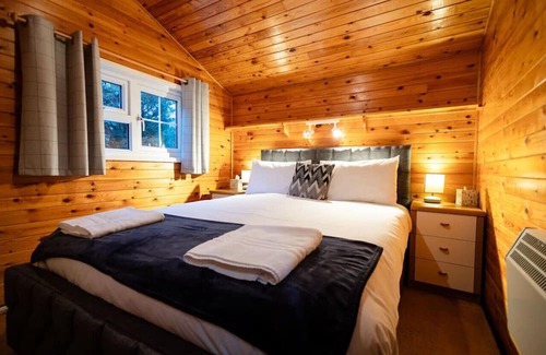 Ffestiniog Cabin | Log Cabin Country Hideaway in Snowdonia 2 Bedrooms