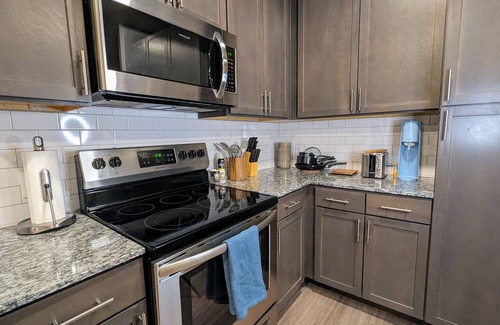 Magnolia Apartment | Spacious 1BR Apt with pool and gym