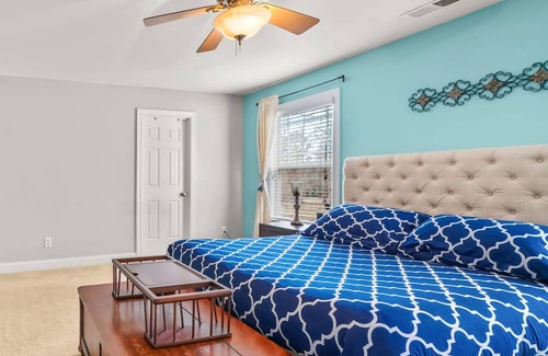 Charlotte House | StaysByWalker 3BR Home + Loft! Backyard!