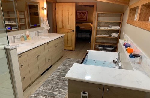 Skykomish House | Cozy house in historic Skykomish minutes away from Skiing, Hiking, and the bar!!