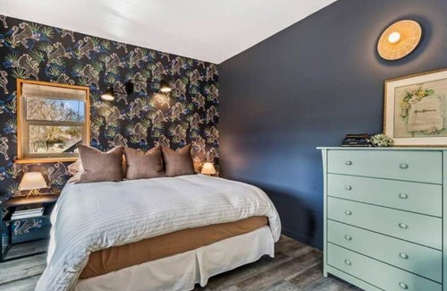 Bend House | Luxe Private Apartment on 5 Acres