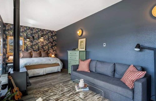 Bend House | Luxe Private Apartment on 5 Acres