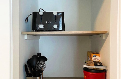 Old Brooklyn Apartment | Beautifully Remodeled 1/2 Duplex Home in Old Brooklyn