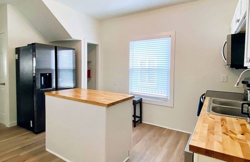 Old Brooklyn Apartment | Beautifully Remodeled 1/2 Duplex Home in Old Brooklyn