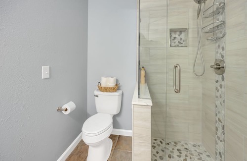 Arlington Condo | cozy spacious and family friendly home it’s 20 minutes away from the beach