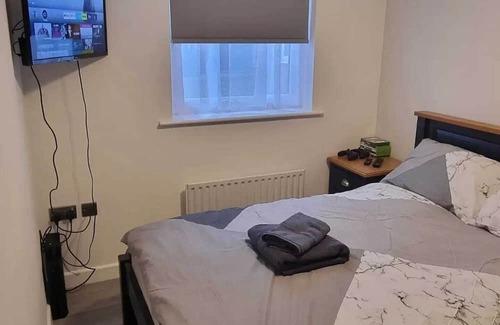 Stoke-on-Trent Apartment | Beautiful 'n' Cosy City Center Stylish experience centrally-located home