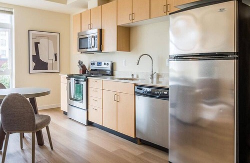 Everett Apartment | Landing at Library Place Apartments - Studio in Bayside