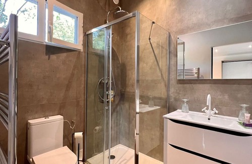 Le Plan-de-Grasse House | Charmant Cottage, Confort Douillet au Cœur de la Nature Avec Jacuzzi!