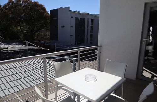 Sandown Apartment | Insignia