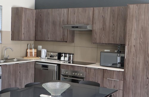 Sandown Apartment | Insignia
