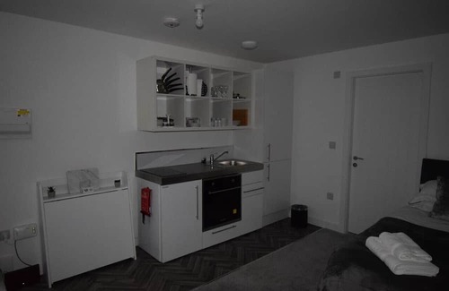 Worksop Apartment | No 8 Modern studio in Worksop