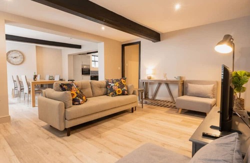 Tarvin House | Stylish & modern terraced home | Sleeps up to 11