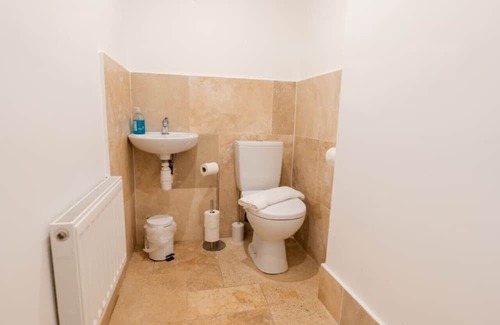 Tarvin House | Stylish & modern terraced home | Sleeps up to 11