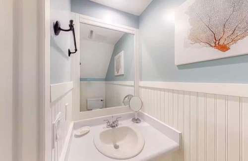 Hilton Head Island House | Hilton Head Townhouse - Walk to Beach, Restaurants & All Your Island Needs!