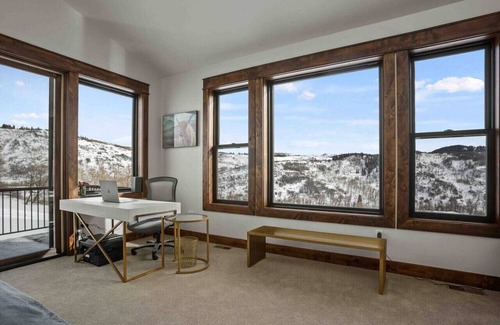 Clark Ski Chalet | 4bdrm 3 bath Ski in/out Chalet on Private Hill