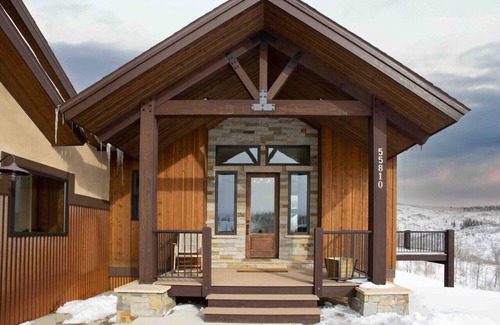 Clark Ski Chalet | 4bdrm 3 bath Ski in/out Chalet on Private Hill