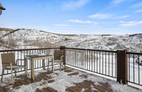 Clark Ski Chalet | 4bdrm 3 bath Ski in/out Chalet on Private Hill