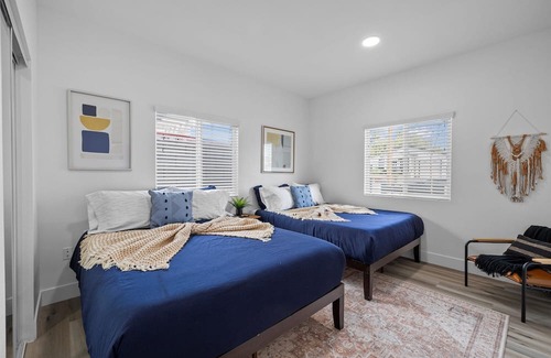 Placentia House | Brand New Build, Sleeps 20, Close to Disney, Angels Stadium, Honda Center