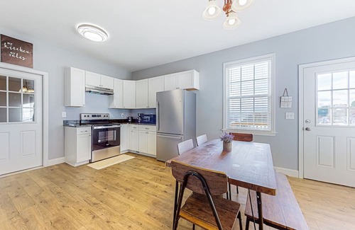 Jefferson City House | Modern dog-friendly home with enclosed yard, pool, grill, mtn views, W/D, & AC