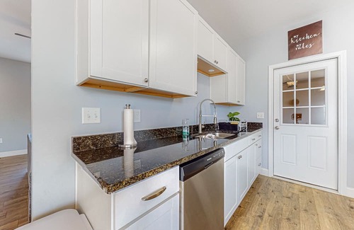 Jefferson City House | Modern dog-friendly home with enclosed yard, pool, grill, mtn views, W/D, & AC