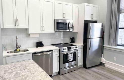 South Philadelphia West Apartment | ✨LUXURY STUDIO✨Near Univ. City, Airport & Stadiums