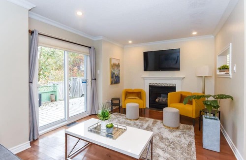 Ottawa Division House | Elegant and private - 3 beds, 2.5 baths - Nepean