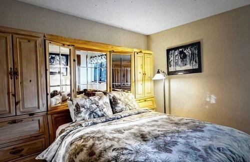 Sierra Cedars Cabin | Whispering Pines at Shaver Lake