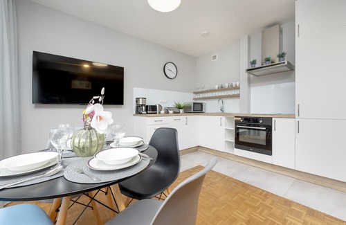 Saska Kepa Apartment | Unique Bright Apartment by Renters