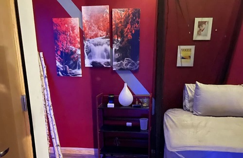 Hell's Kitchen Apartment | Cozy, Fun Studio