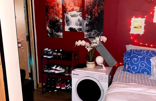 Hell's Kitchen Apartment | Cozy, Fun Studio