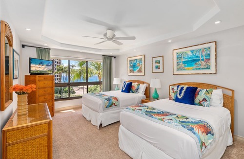 Kaanapali Condo | ALII 255 $400 April Special New Listing Remodeled OceanFront 2BD Steps to Beach