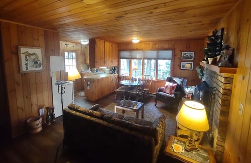 Traverse City House | Comfy Cabin with Private Beach on Old Mission Peninsula, minutes from wineries!