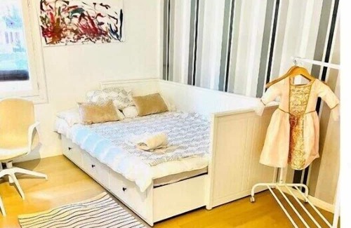 Roissy-en-France House | Private rooms in a Tiny Home