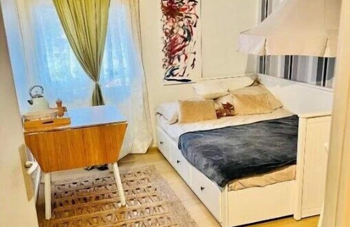 Roissy-en-France House | Private rooms in a Tiny Home