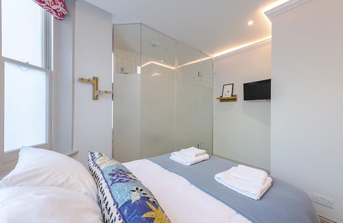 Campden Apartment | Small Kensington Studio, 5 mins to Kensington Palace & 10 mins to Portobello Rd
