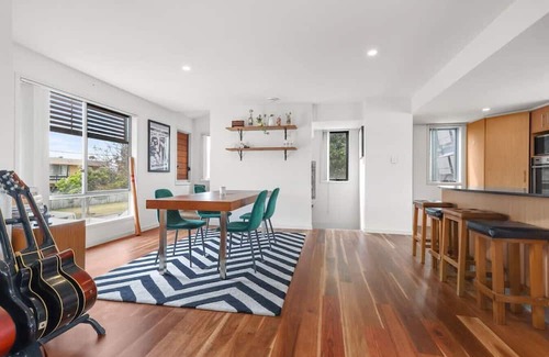 Tugun House | Relaxed Coastal Getaway