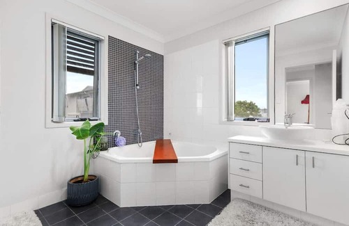 Tugun House | Relaxed Coastal Getaway