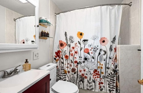 Superior House | 3 Bed Home Across From Park