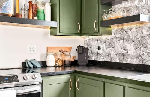 Superior House | 3 Bed Home Across From Park