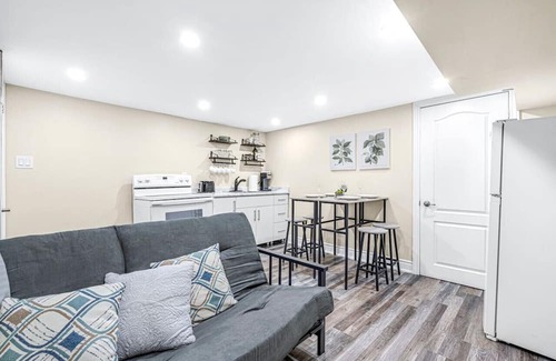 Beasley House | Chic 2Bed Gem-Prime Location to DT/Hospital/TiCats