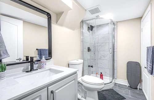 Beasley House | Chic 2Bed Gem-Prime Location to DT/Hospital/TiCats