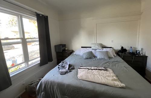 South Berkeley House | Beautifully Landscaped Furnished Convenient Berkeley Home