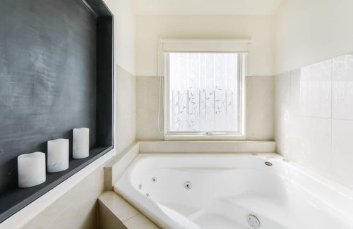 Mornington Bed & Breakfast | By the Seaside