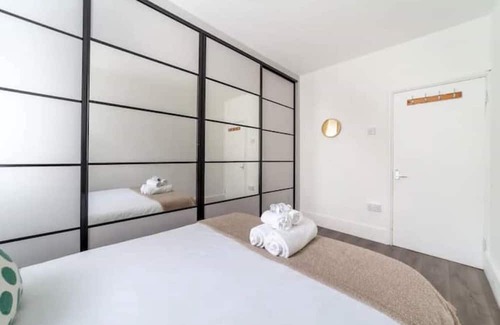 Larkhall Apartment | Great Central Ground floor flat with free parking child friendly vauxhall