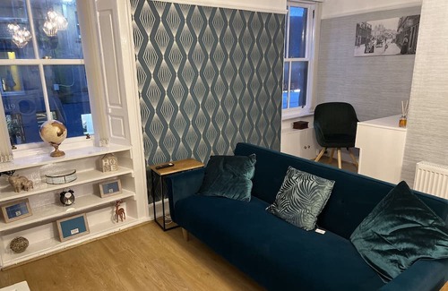 Montrose Apartment | Harris Apartment