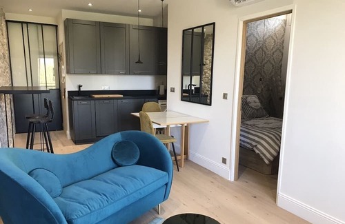 Antibes City Centre Apartment | Beautiful 2 bed in Old Antibes, close to beaches, restaurants, cafes and shops