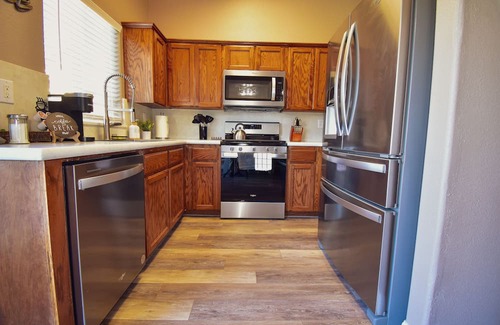 Porterville House | Serene 2 BR Cottage W/ SPA / Game Room / Office